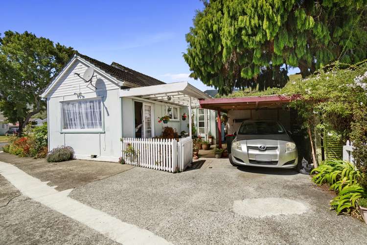 2 Burke Grove Naenae_19