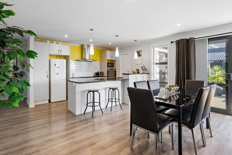 19 Ballintoy Park Drive Welcome Bay_5