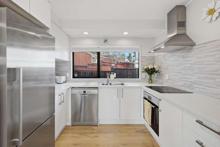 2/102 Sandspit Road Shelly Park_8