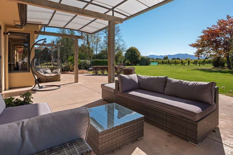 16 Bishell Lane Burleigh_11