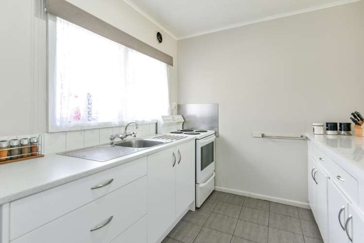 1/1205 Karamu Road North Mayfair_4