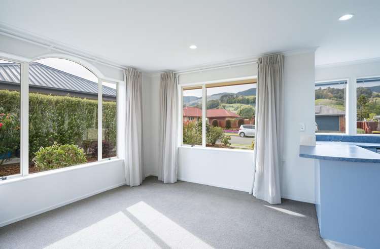 17 Covent Drive Stoke_4