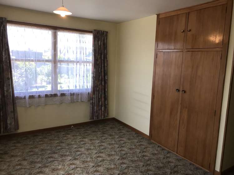 2/42 Reid Crescent Allenton_13