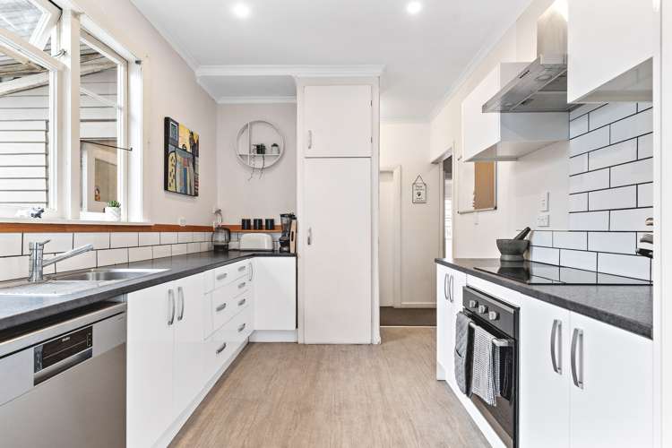 27 Clifton Avenue Carterton_3