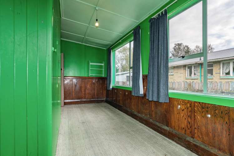 10 Burns St Milton_13