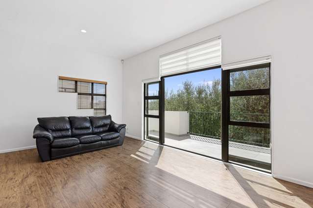 2/62 Fernhill Way Oteha_3