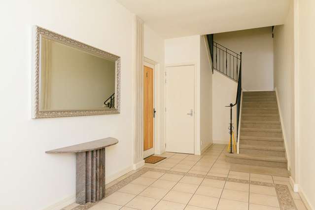 8/28 Hobson Street Thorndon_1