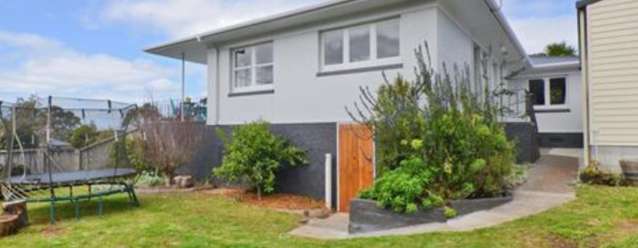 Large four bedroom home close to the hospital!