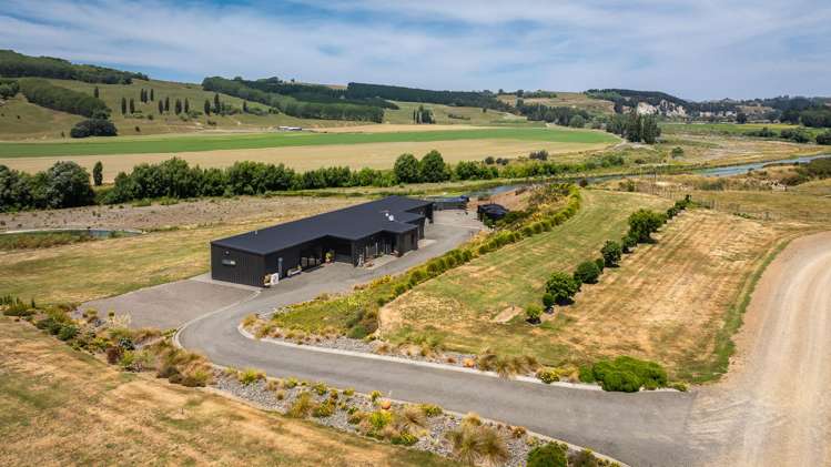 8 Riverview Drive Otane_27