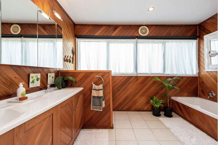 44 Colmar Road Mellons Bay_10