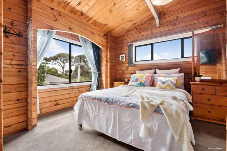 2/690 Beach Road Browns Bay_6