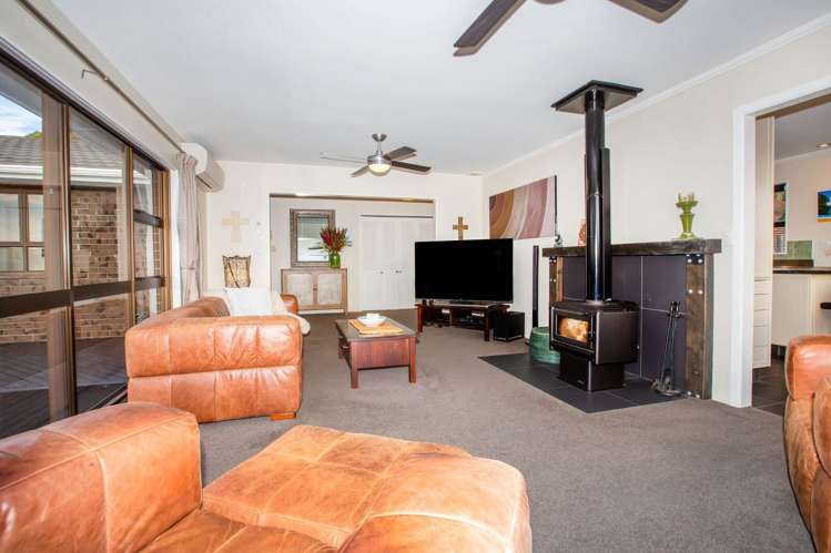 9 Langwell Place Papakowhai_9