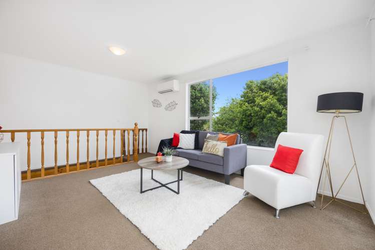 9 Piccadilly Circus Snells Beach_22