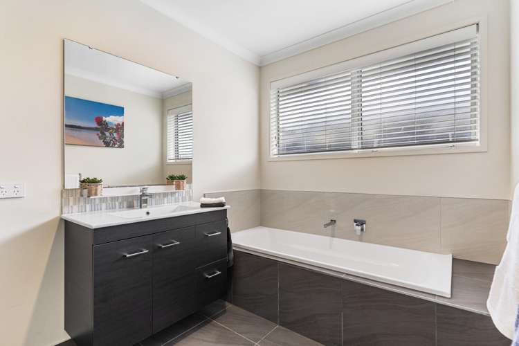 54 Seventh View Avenue Beachlands_23