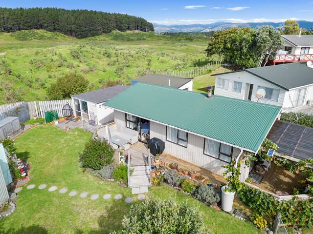 15 Colenso Place Otaki Beach_1