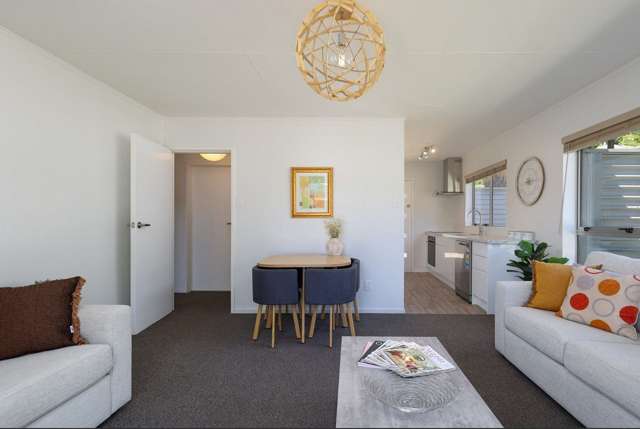 2 bedroom Unit walk to CBD or Hospital