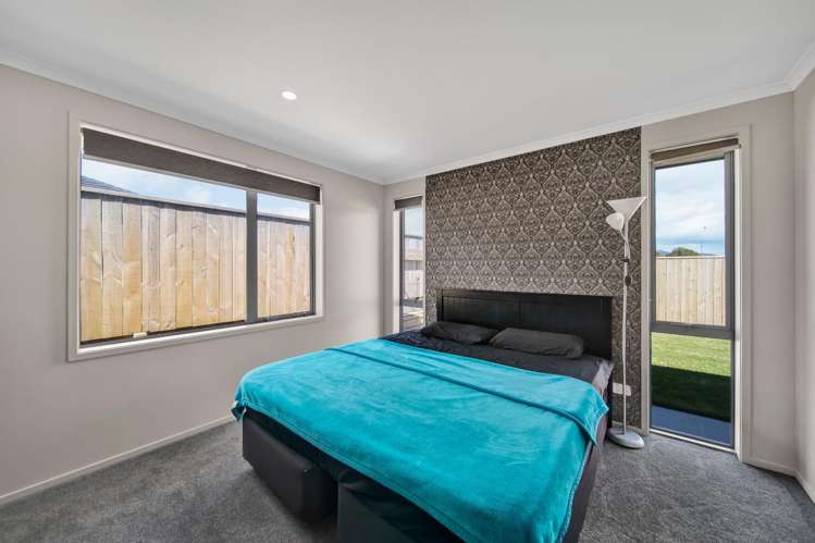 33 Honeyfield Drive Whalers Gate_13