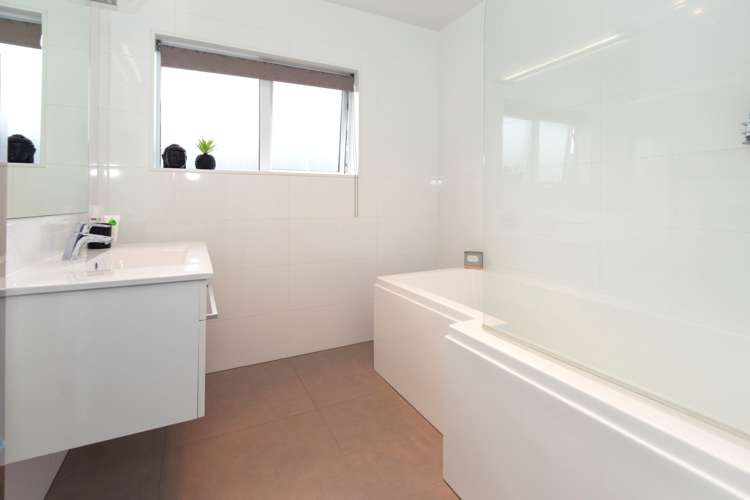 255 Alec Craig Way Gulf Harbour_15