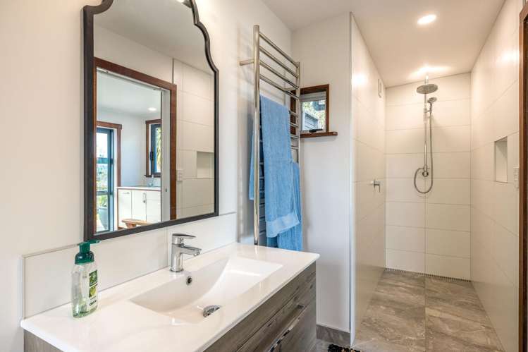 34 Alison Road Surfdale_16