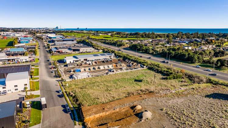 27 Oropuriri Road Waiwhakaiho_12