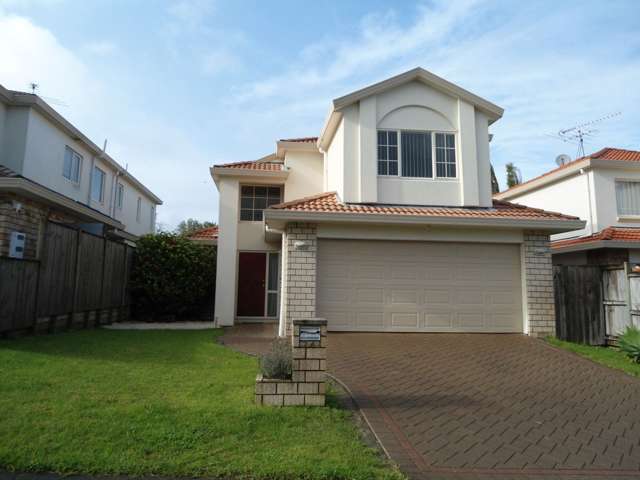 4-BEDROOMS OPPOSITE BOTANY TOWN CENTRE