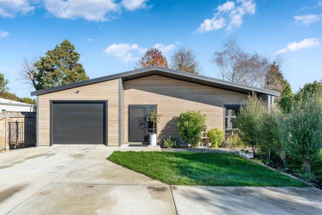 Near New in York St! BEO $699,500