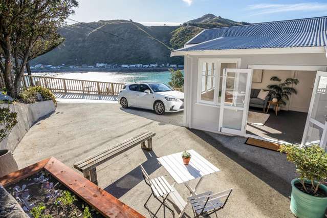 COASTAL LIVING WITH SEA VIEWS