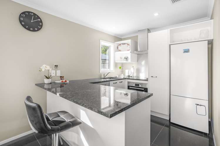 1/121 Muritai Road Eastbourne_7