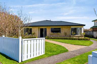 6 Edna Wills Place_1