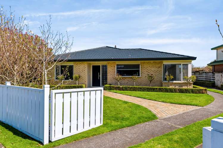 6 Edna Wills Place Hawera_1