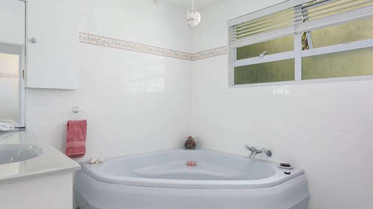 216 Pohutukawa Avenue 1117_10