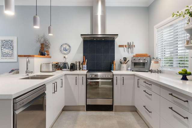 19 Clifton Avenue Carterton_2