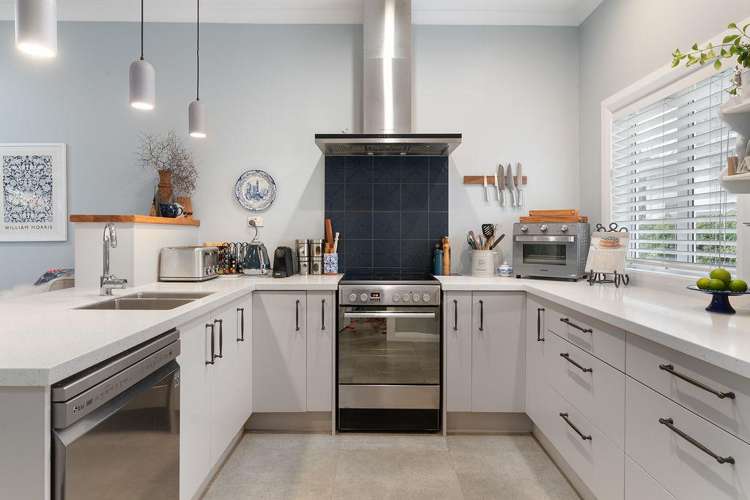 19 Clifton Avenue Carterton_2