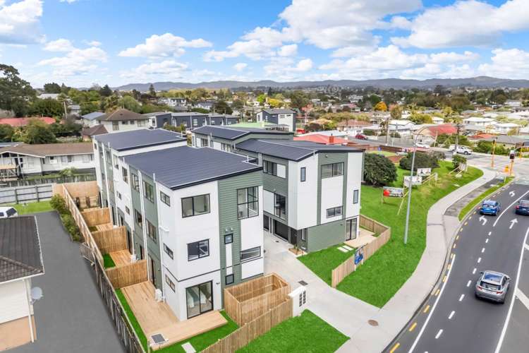 125 Universal Drive_0