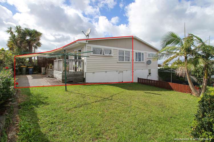 2/7 Lydia Avenue Northcote_11