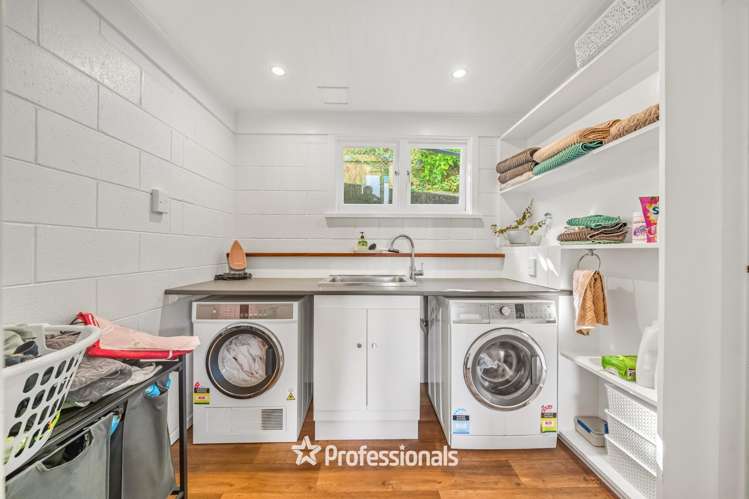 215 Whites Line East Waiwhetu_14