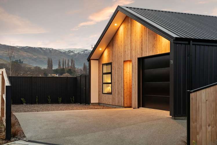 75 Magnum Drive Cromwell_15