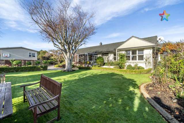SPACIOUS FAMILY HOME IN PARK-LIKE SETTING