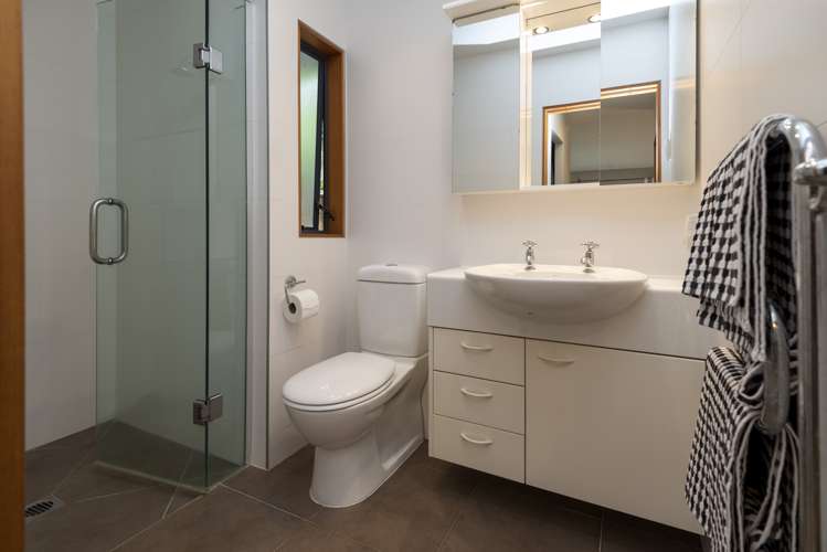 2/8 Waterloo Street Howick_17