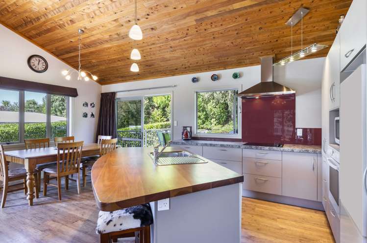 13 Poriwira Drive Kuratau_17