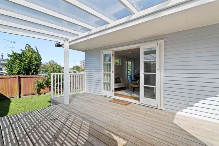 2/243 Lake Road Northcote_6