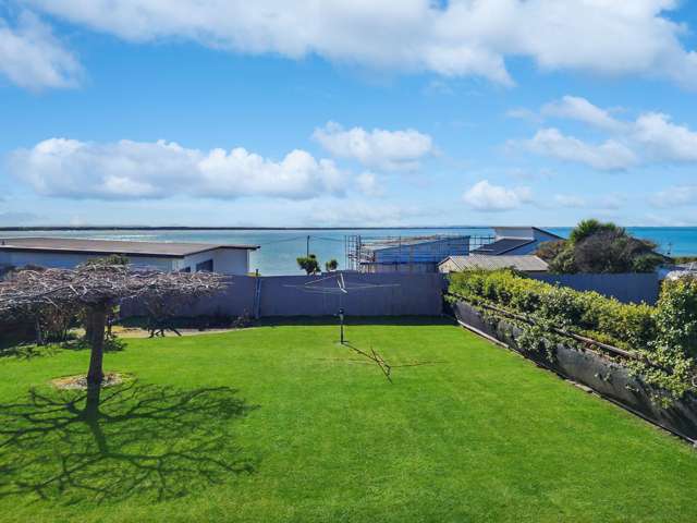 Retro home in Henderson's Bay