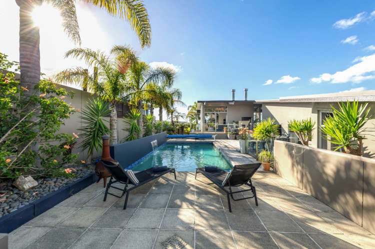 8 Intrepid Crescent Beachlands_40