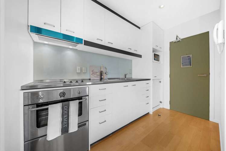 9B/32 Eden Crescent City Centre_2