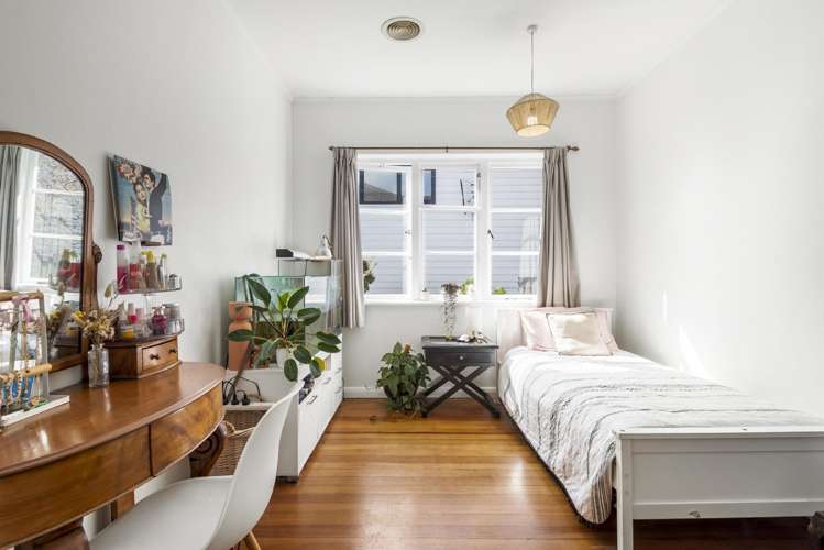 16 Achilles Crescent Narrow Neck_15