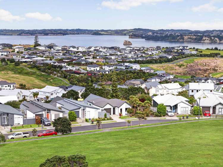 19 Barcliff Terrace Gulf Harbour_17