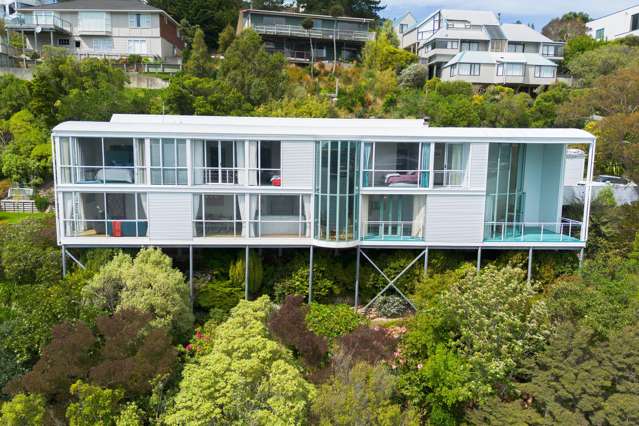 Immaculate, Sun-Filled Home with Dress Circle Harbour Views