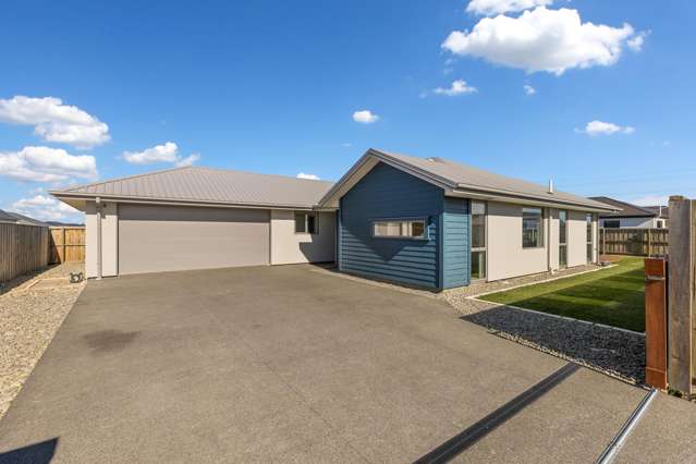 2x MASTER SUITES, 4 BED, 3 BATH!