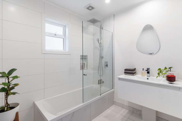 1/11 Ridgemount Rise Mangere Bridge_16