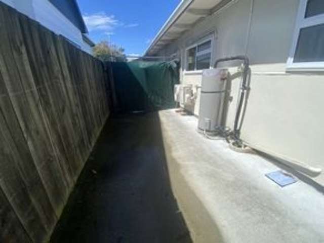 2/13 Eason Street 11068_1
